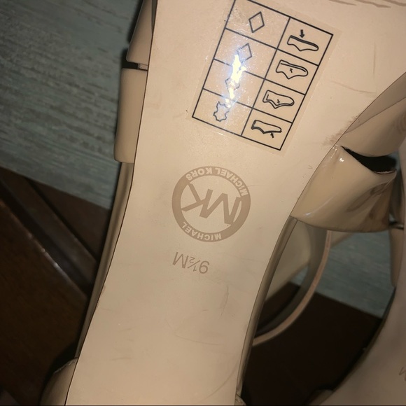 Michael Kors Beige Patent Stilettos Size 9.5M - Picture 9 of 9